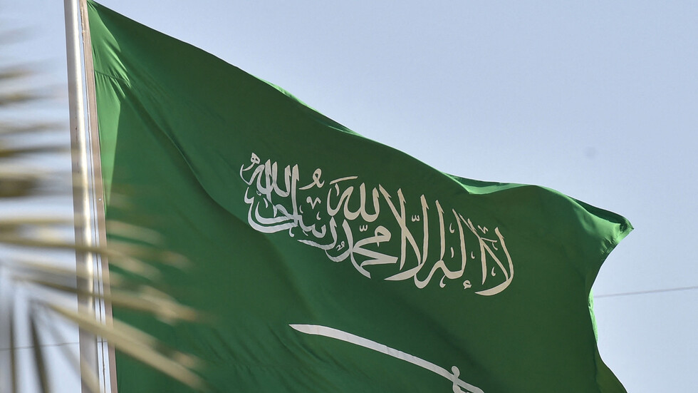 السعودية توصي مواطنيها بعدم السفر إلى العراق ودول أخرى