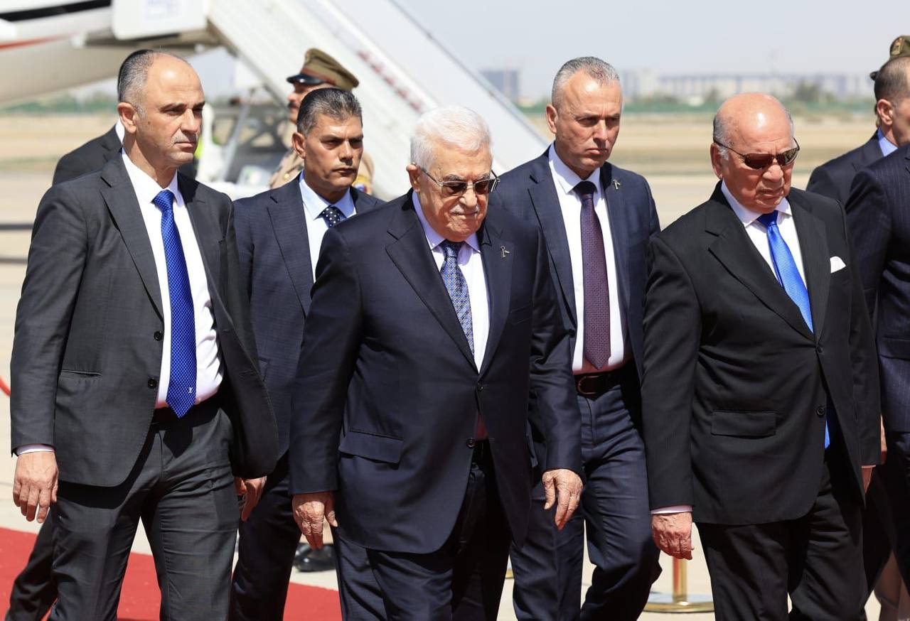 الرئيس الفلسطيني محمود عباس يصل بغداد للمشاركة في القمة العربية
