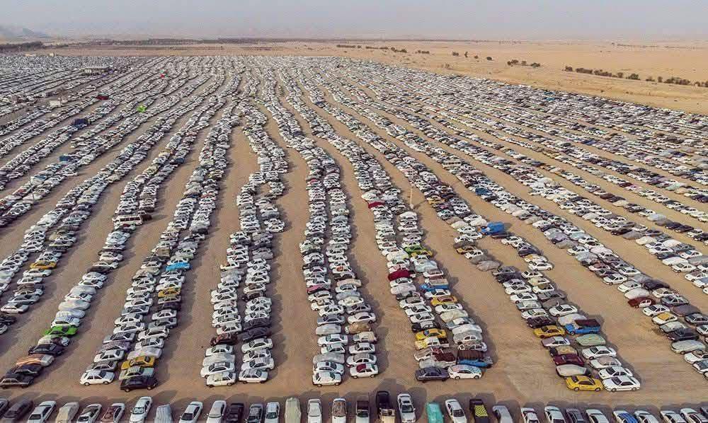 آلاف المركبات العائدة لمواطنين إيرانيين تحتشد على الحدود العراقية
