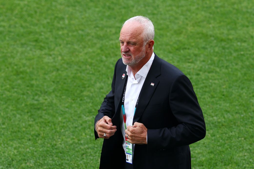 مدرب المنتخب العراقي يصل بغداد استعداداً لبطولة البصرة الرباعية