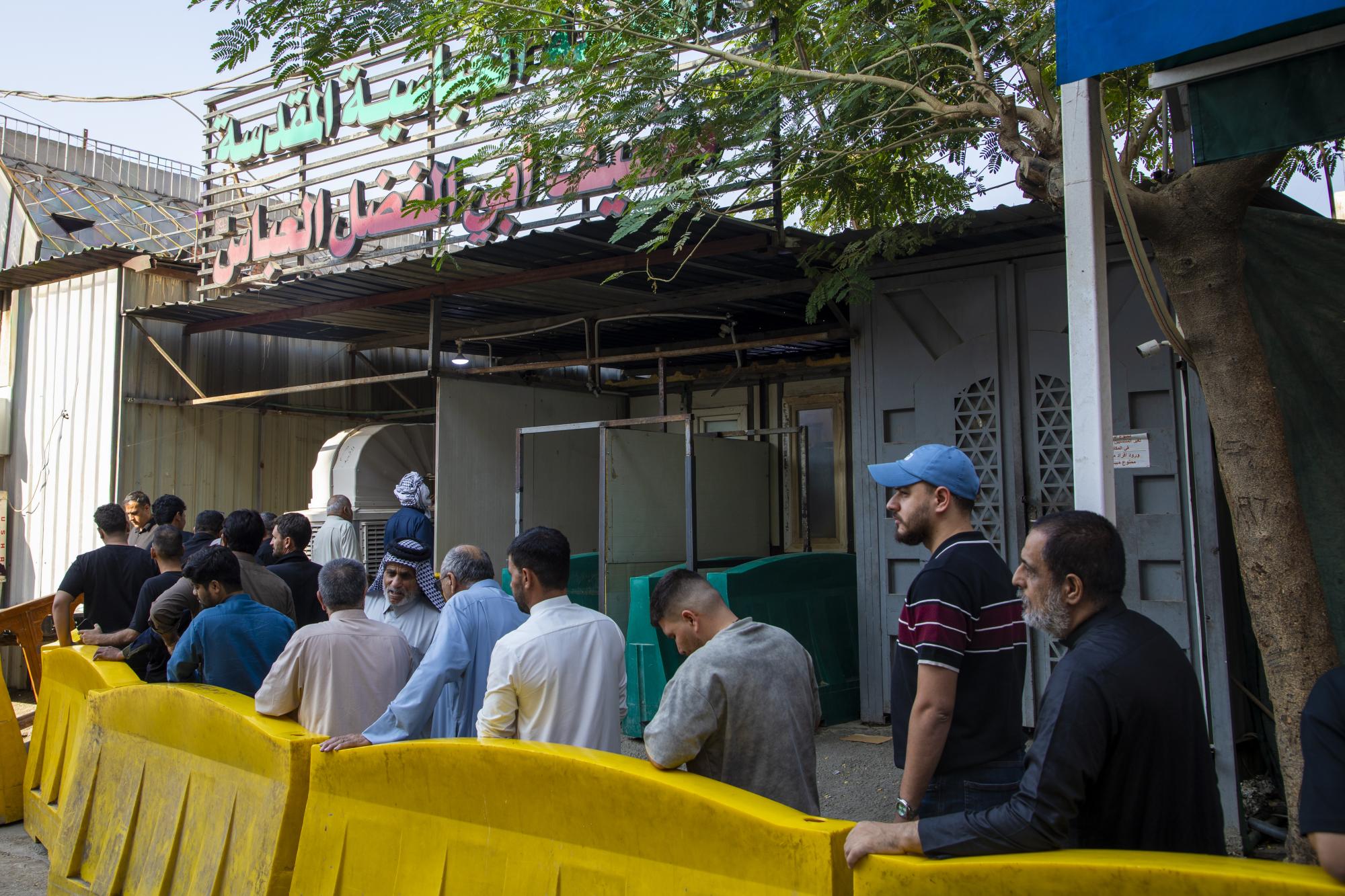 العتبة العباسية: نواصل تقديم وجبات الطعام للزائرين في ذكرى شهادة الزهراء