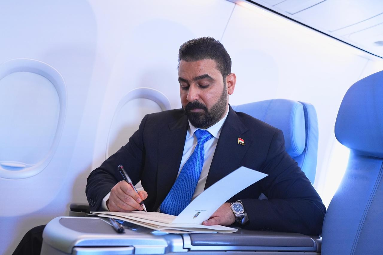 الزيدي ينهي عقود 69 شخصاً في مكتبه