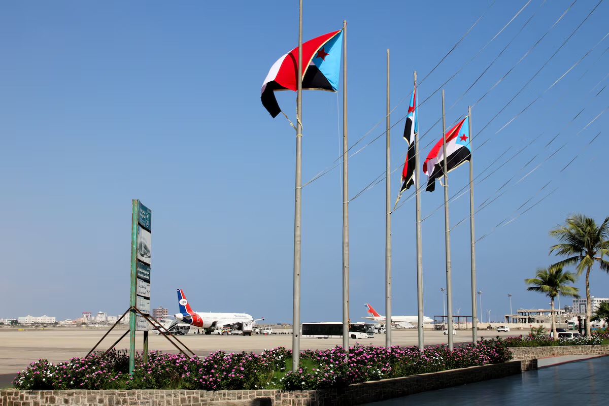 أنباء عن هجوم حوثي على مطار عدن جنوبي اليمن